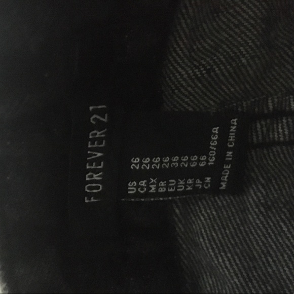 Forever 21 Distressed shorts - Picture 3 of 3